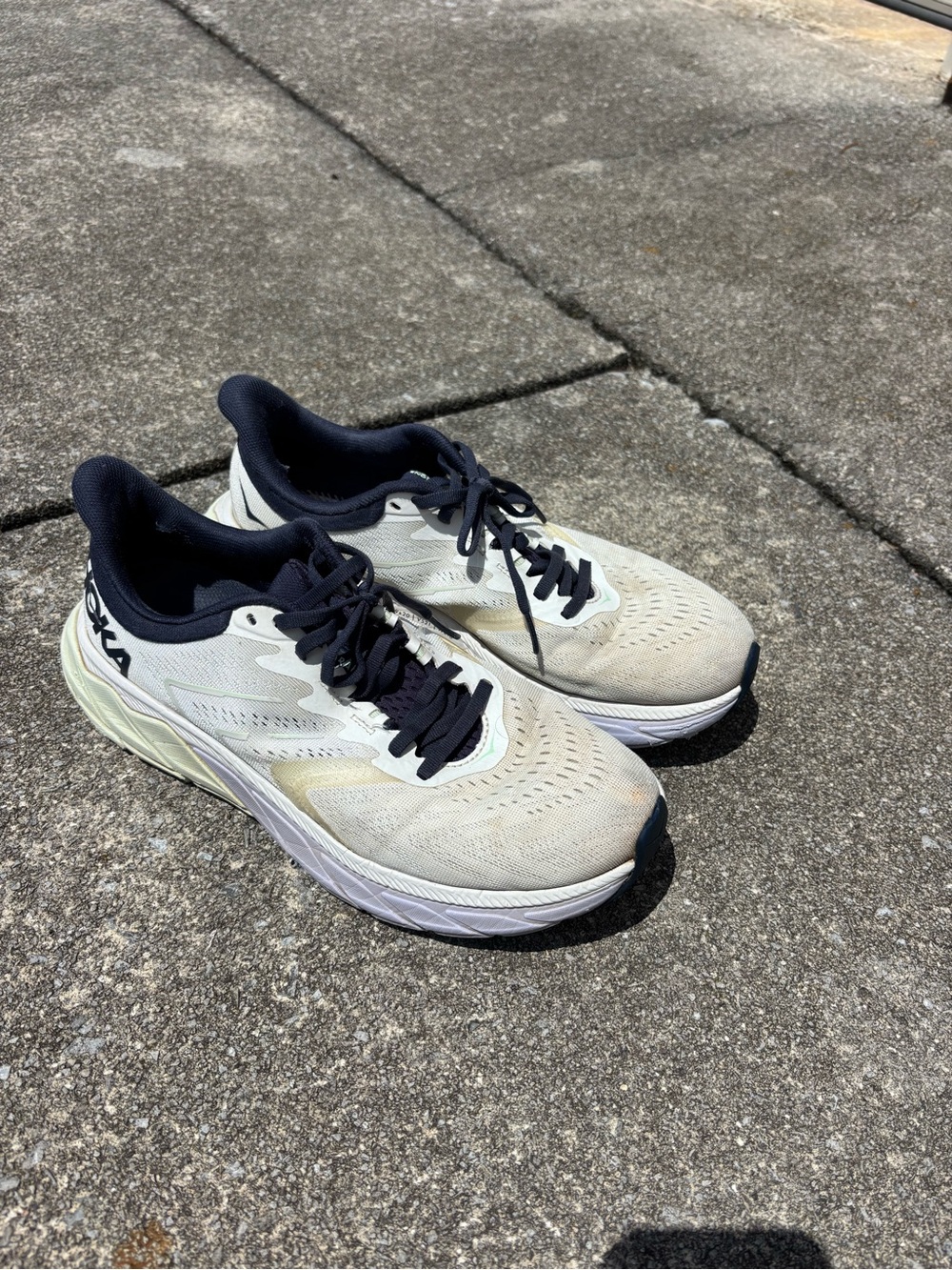 Hoka Arahi 5 Women’s Running Shoes - White with Navy Accents